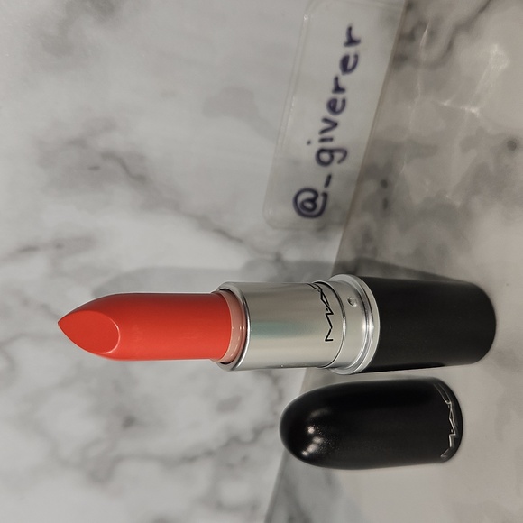 TROPIC TONIC NWOB Matte Lipstick MAC - Picture 3 of 13